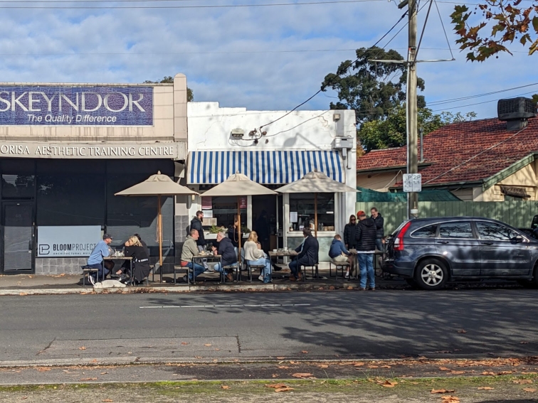 Cafe near Tooronga shared path